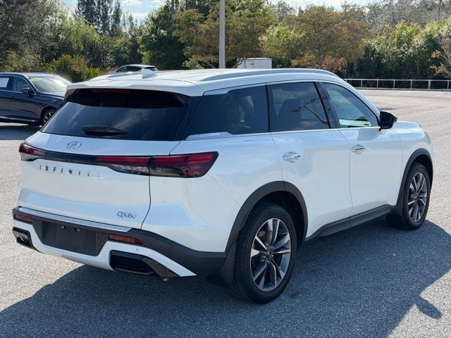 2023 INFINITI QX60 LUXE
