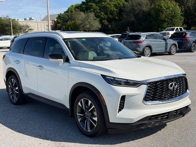 2023 INFINITI QX60 LUXE