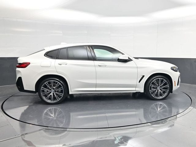 2025 BMW X4 xDrive30i
