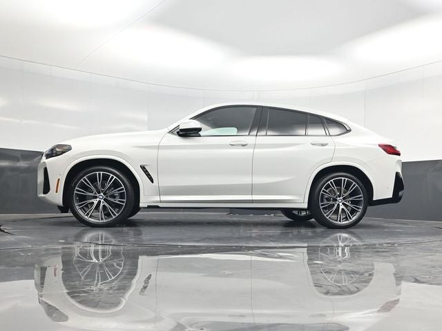 2025 BMW X4 xDrive30i