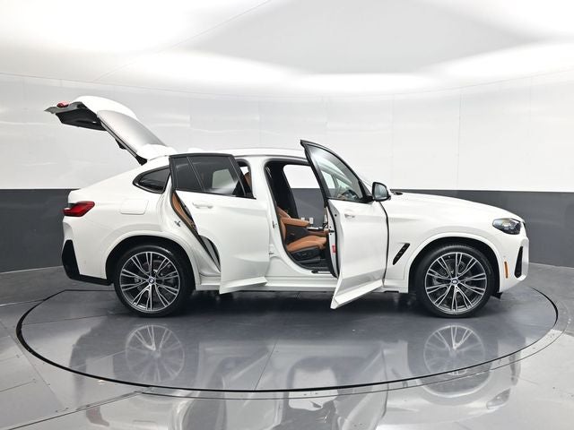 2025 BMW X4 xDrive30i