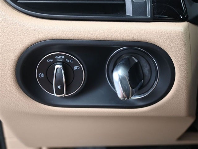 2022 Porsche Macan Base