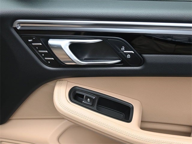 2022 Porsche Macan Base