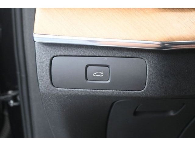 2023 Volvo XC90 B6 Core
