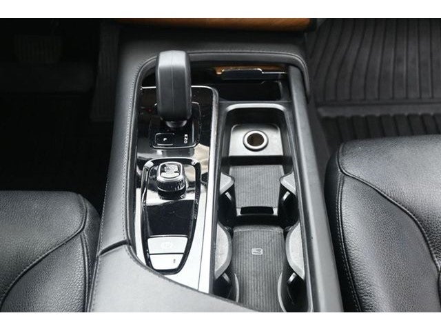 2023 Volvo XC90 B6 Core